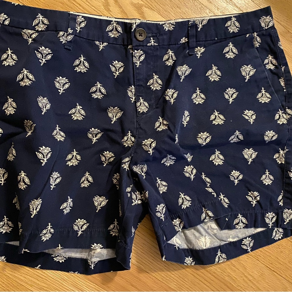 Old navy blue designed shorts